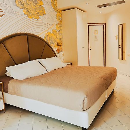 Hotel President - Vintage Hotel In Centro Ричоне Екстериор снимка