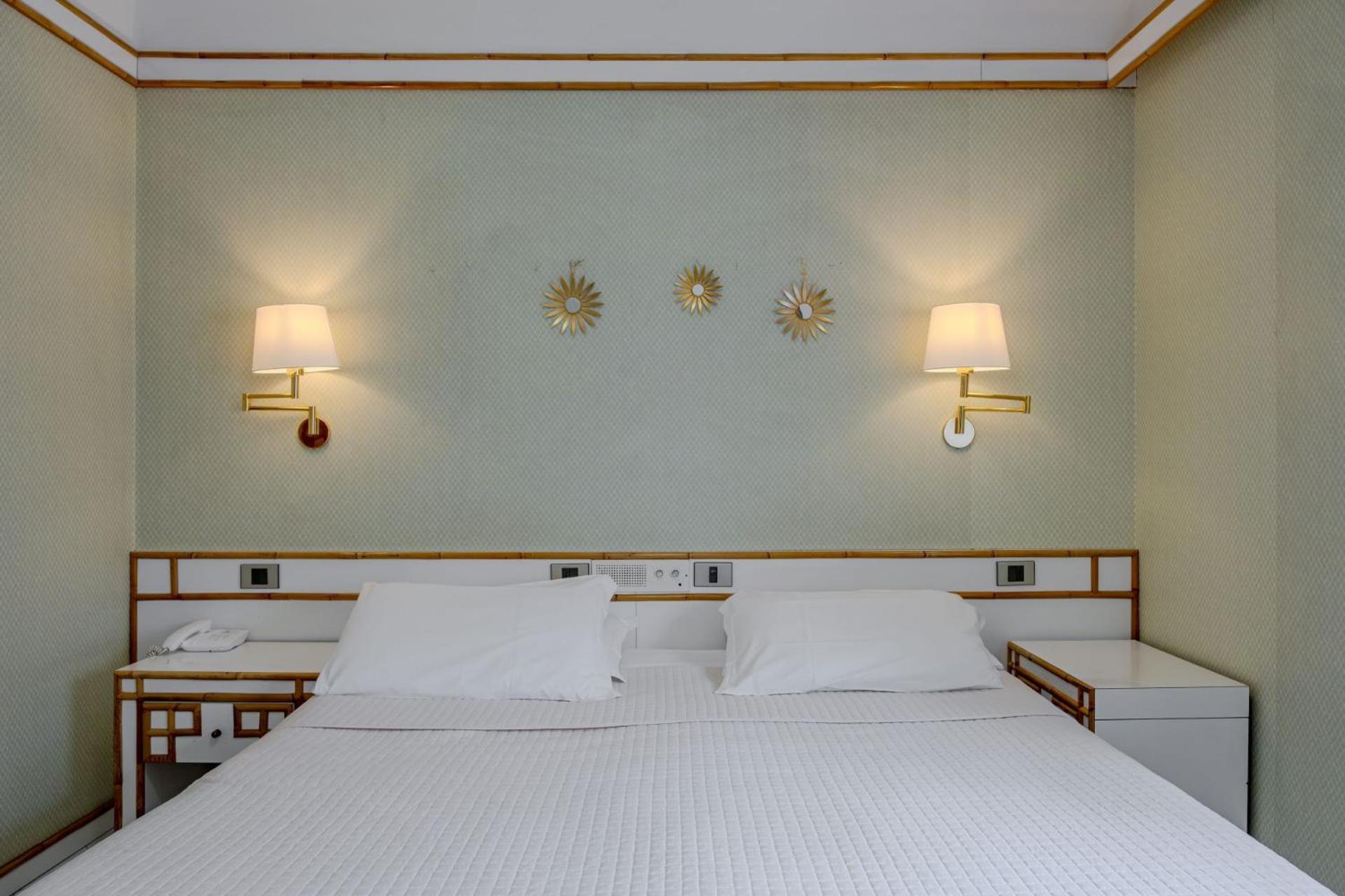 Hotel President - Vintage Hotel In Centro Ричоне Екстериор снимка