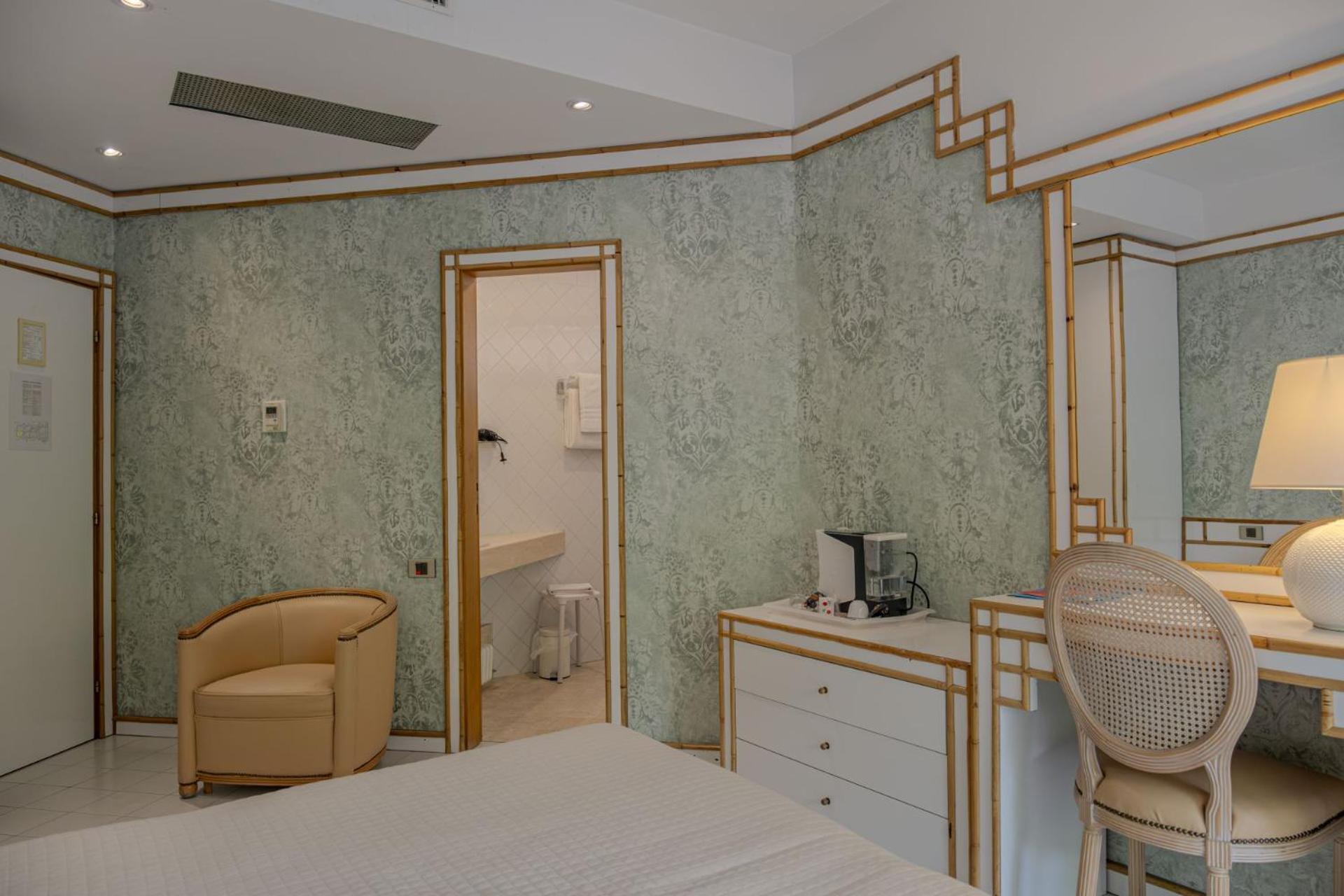 Hotel President - Vintage Hotel In Centro Ричоне Екстериор снимка