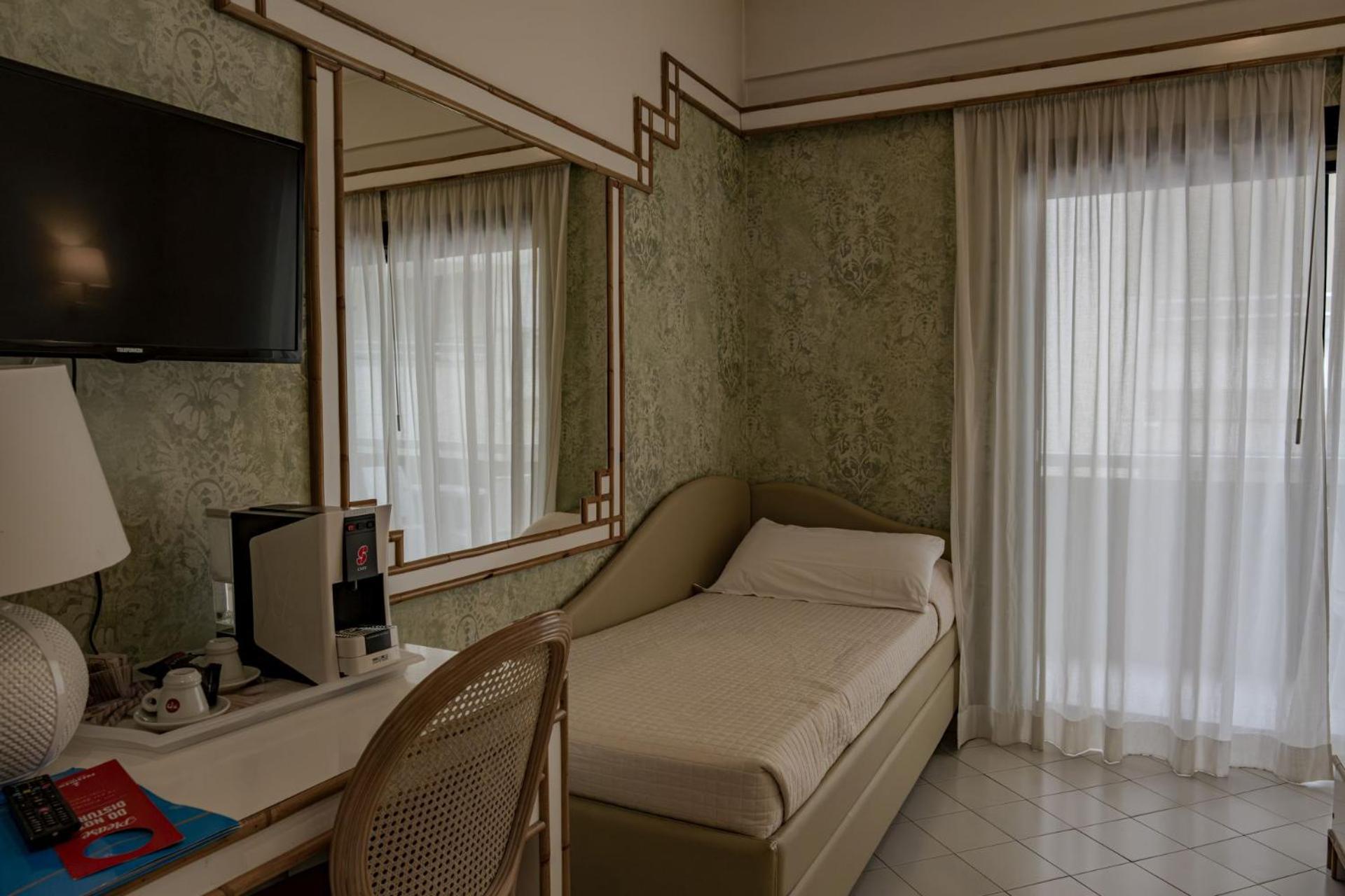 Hotel President - Vintage Hotel In Centro Ричоне Екстериор снимка