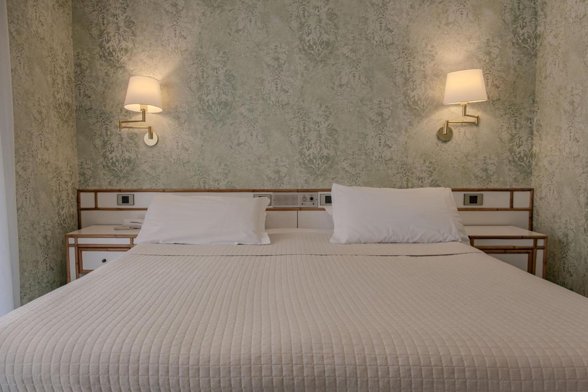 Hotel President - Vintage Hotel In Centro Ричоне Екстериор снимка