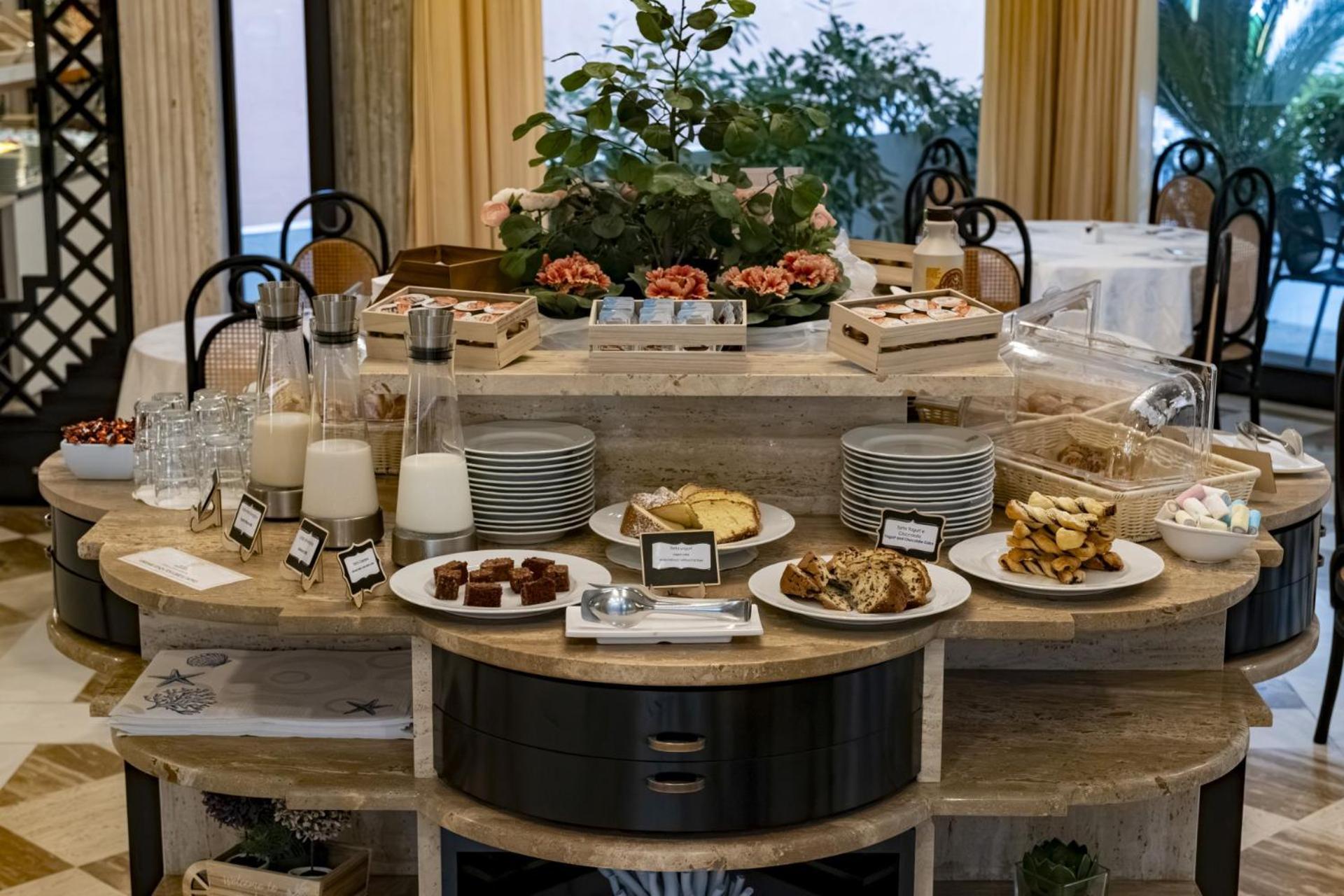 Hotel President - Vintage Hotel In Centro Ричоне Екстериор снимка
