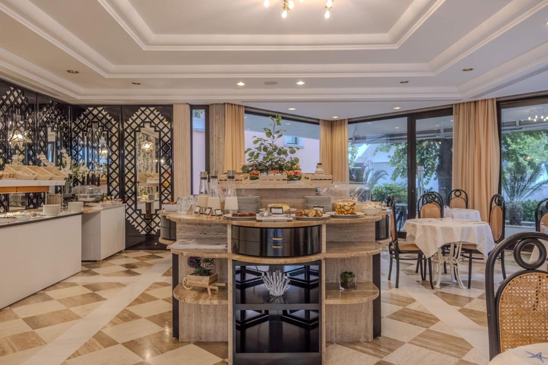 Hotel President - Vintage Hotel In Centro Ричоне Екстериор снимка