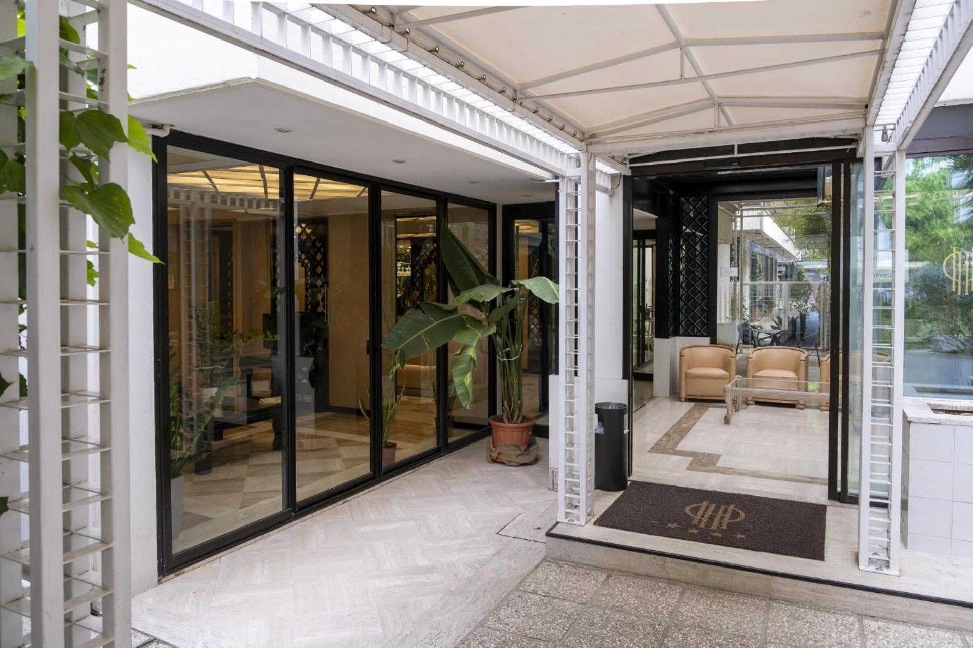 Hotel President - Vintage Hotel In Centro Ричоне Екстериор снимка