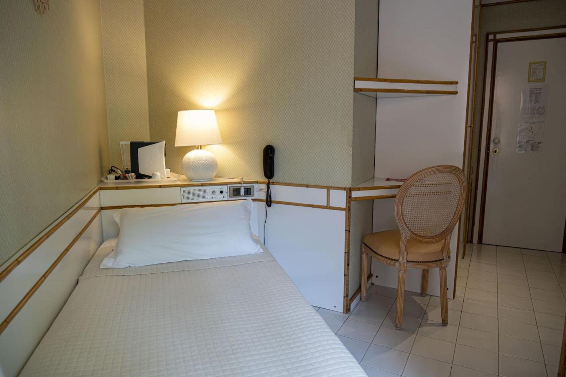 Hotel President - Vintage Hotel In Centro Ричоне Стая снимка