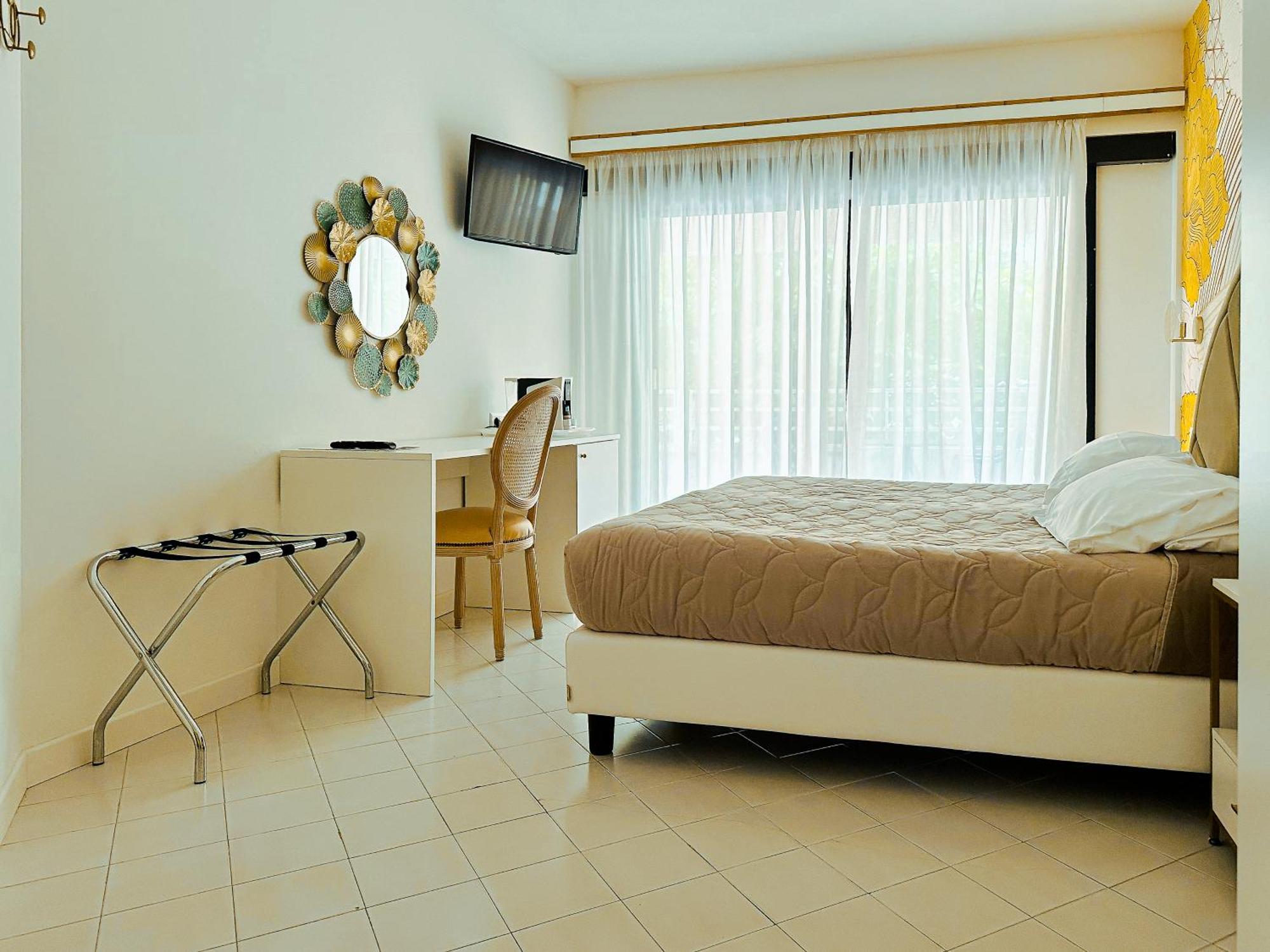 Hotel President - Vintage Hotel In Centro Ричоне Екстериор снимка
