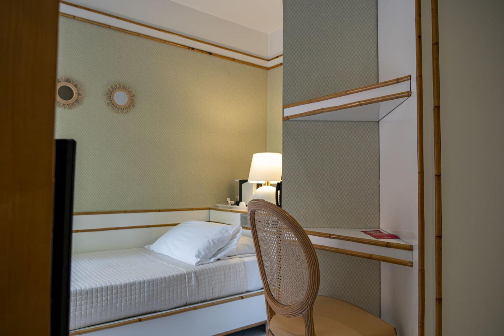 Hotel President - Vintage Hotel In Centro Ричоне Стая снимка