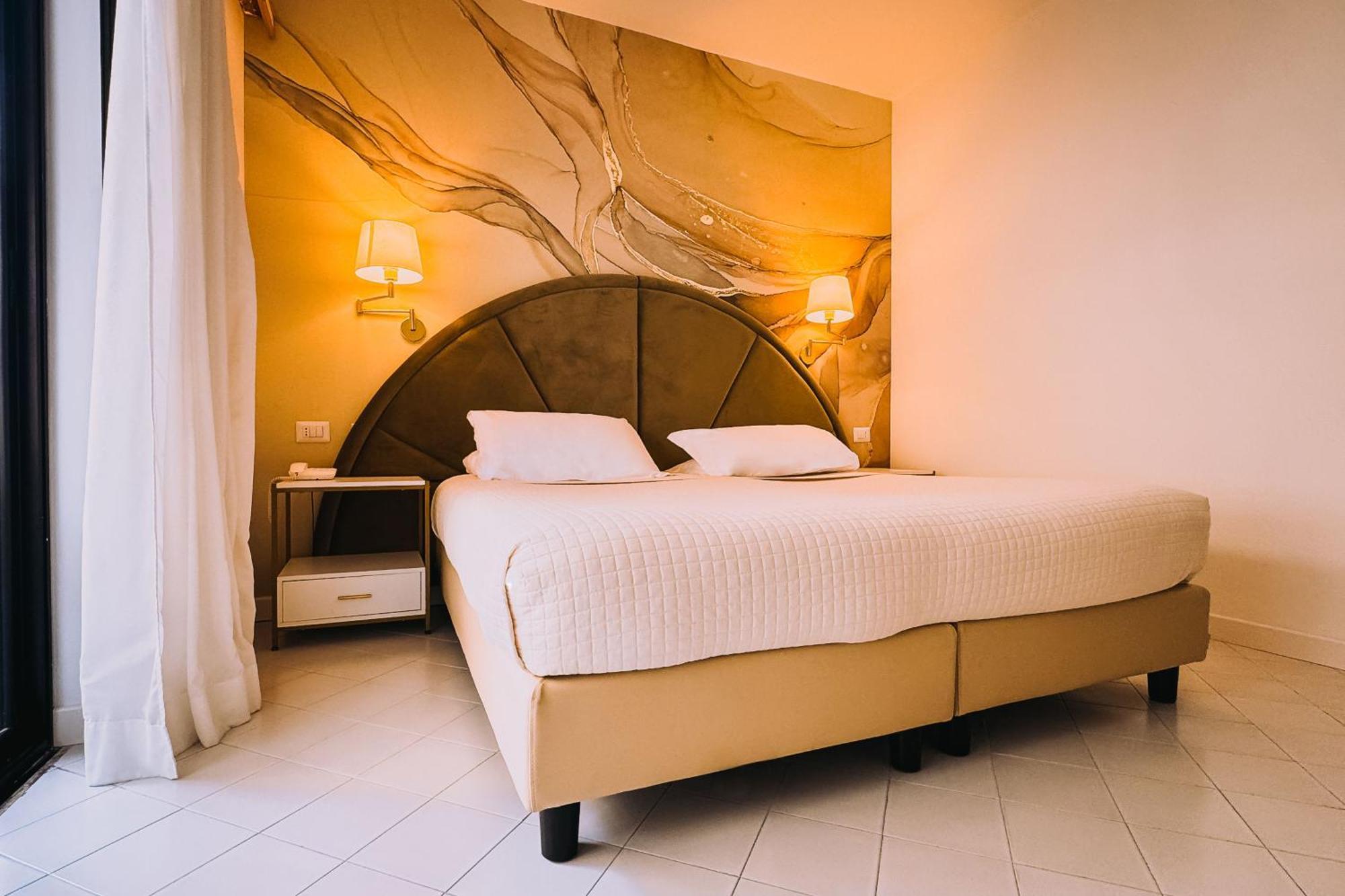 Hotel President - Vintage Hotel In Centro Ричоне Екстериор снимка