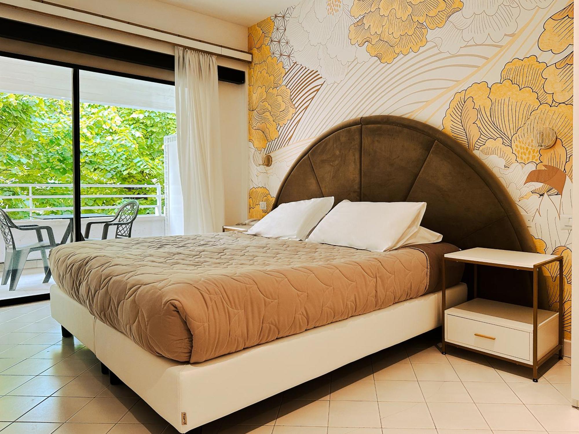 Hotel President - Vintage Hotel In Centro Ричоне Екстериор снимка