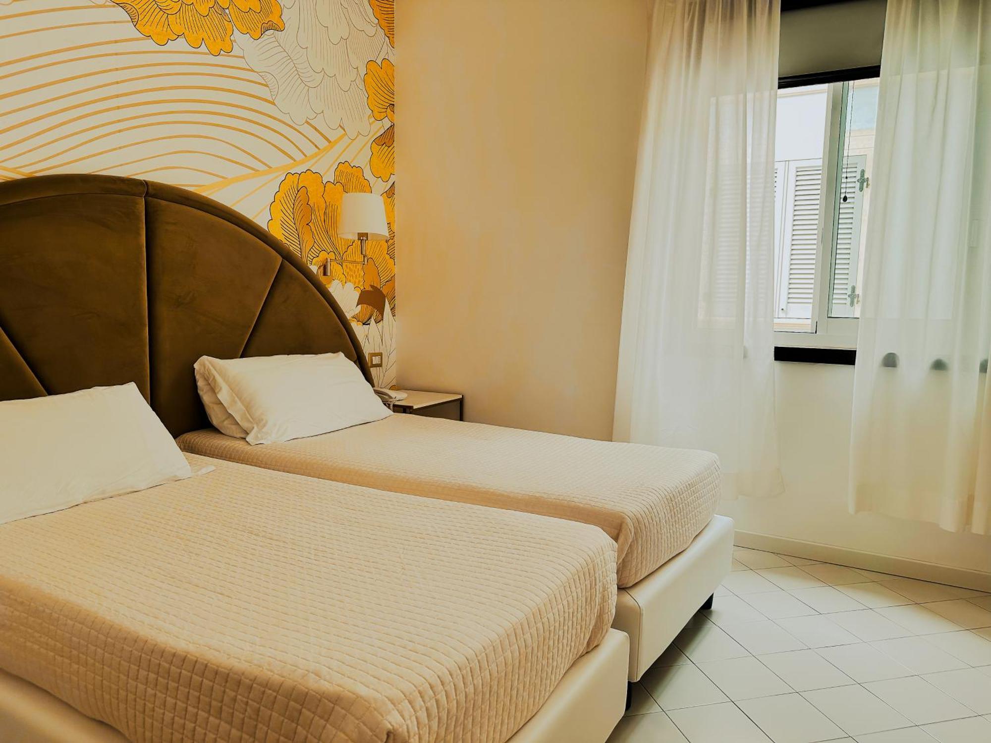 Hotel President - Vintage Hotel In Centro Ричоне Екстериор снимка