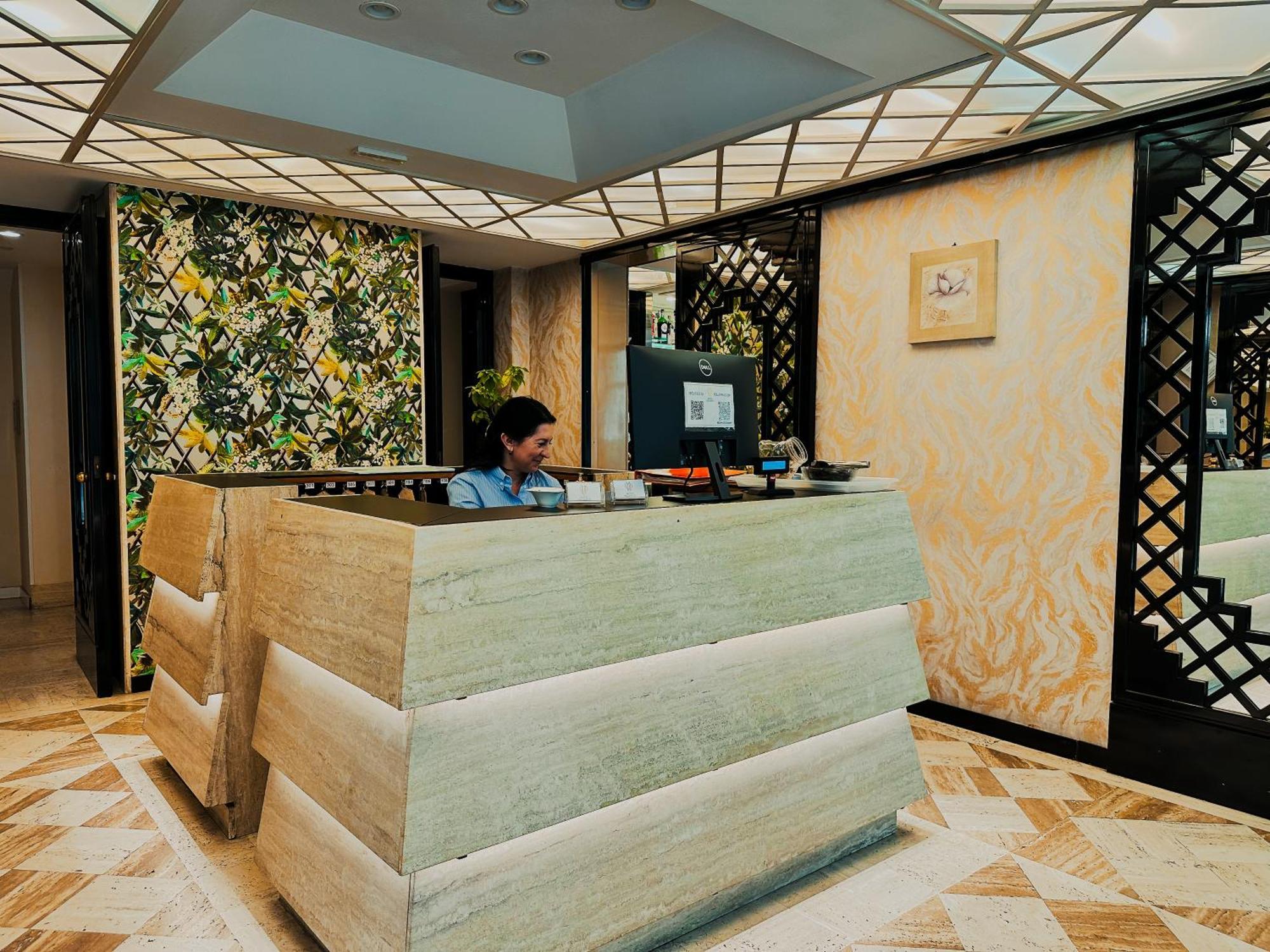 Hotel President - Vintage Hotel In Centro Ричоне Екстериор снимка