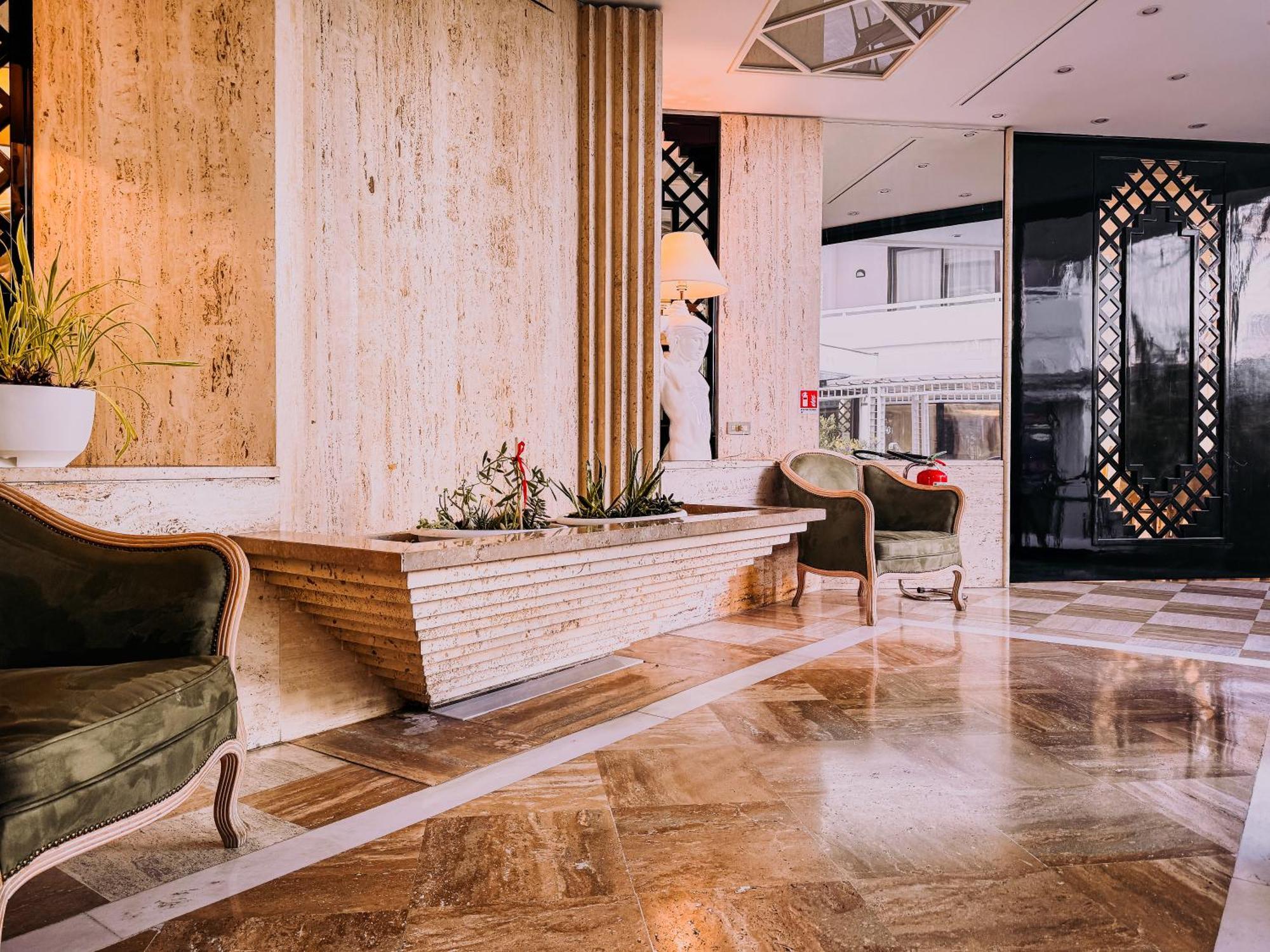 Hotel President - Vintage Hotel In Centro Ричоне Екстериор снимка