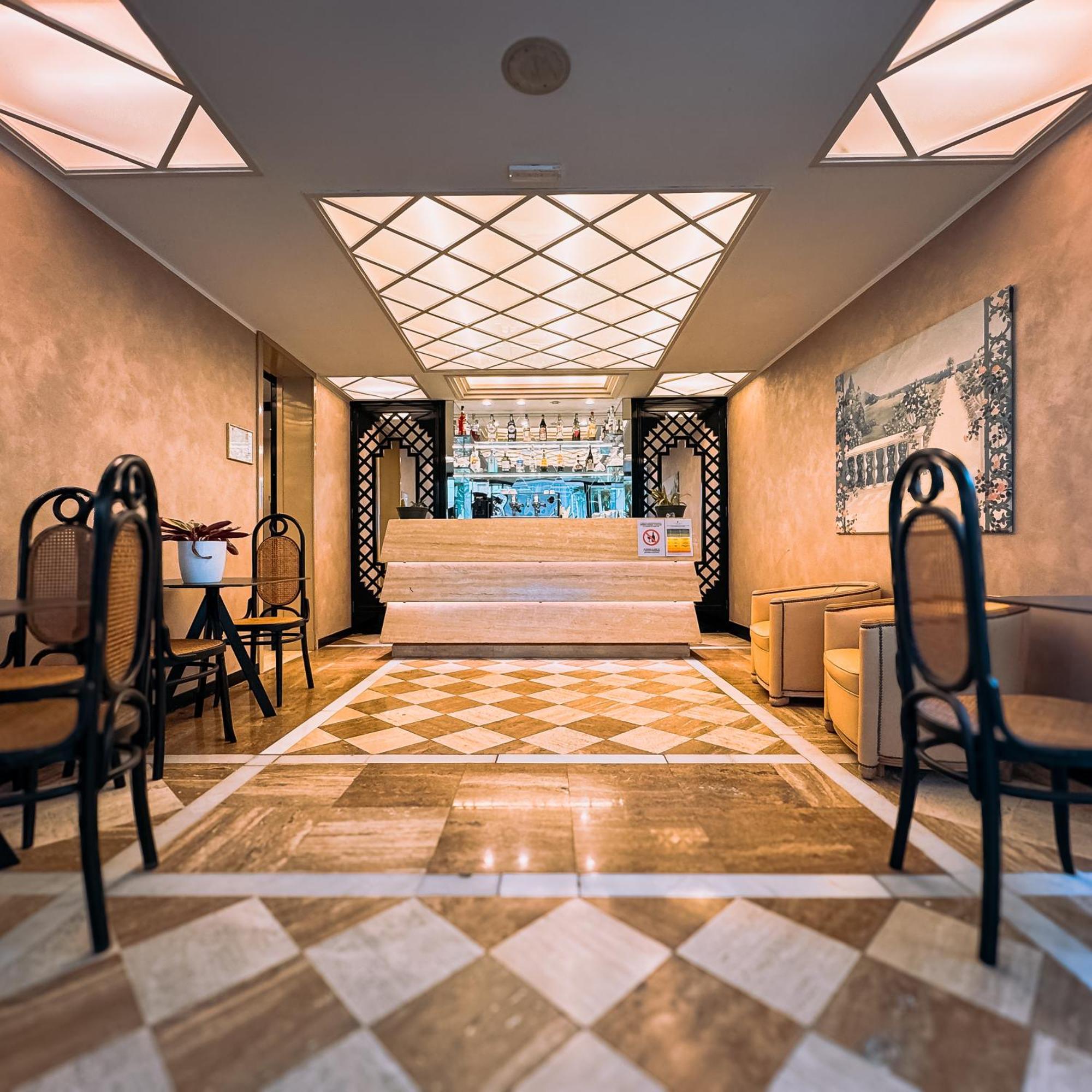 Hotel President - Vintage Hotel In Centro Ричоне Екстериор снимка